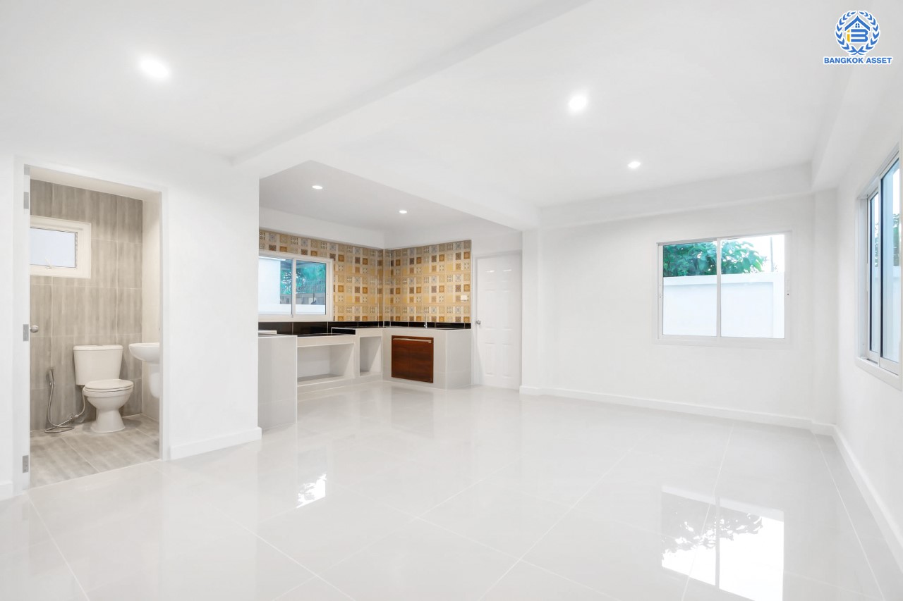 บ้านมือสองตกแต่งใหม่ ม.เศรณีวิลล่า บางใหญ่-กาญจนาภิเษก (บ้านกล้วย-ไทรน้อย) เนื้อที่ 50 ตร.ว. ฟังก์ชันพร้อม 3 ห้องนอน 3 ห้องน้ำ จอดรถได้ 2 คัน ตอบโจทย์ทุกการอยู่อาศัย บนทำเลคุณภาพ! เชื่อมต่อ ถ.กาญจนาภิเษก ใกล้เซ็นทรัลเวสต์เกต และ รถไฟฟ้า "สถานีคลองบางไผ่"...